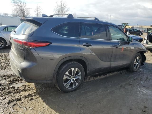 2022 Toyota Highlander Hybrid XLE