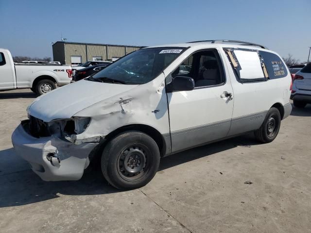 2000 Toyota Sienna CE