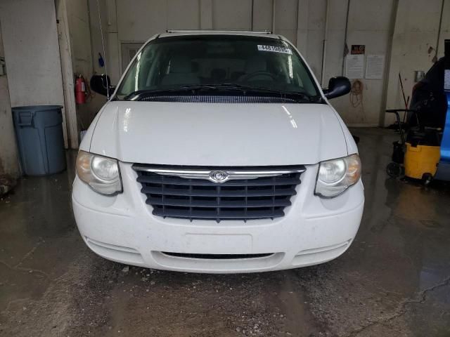 2007 Chrysler Town & Country LX