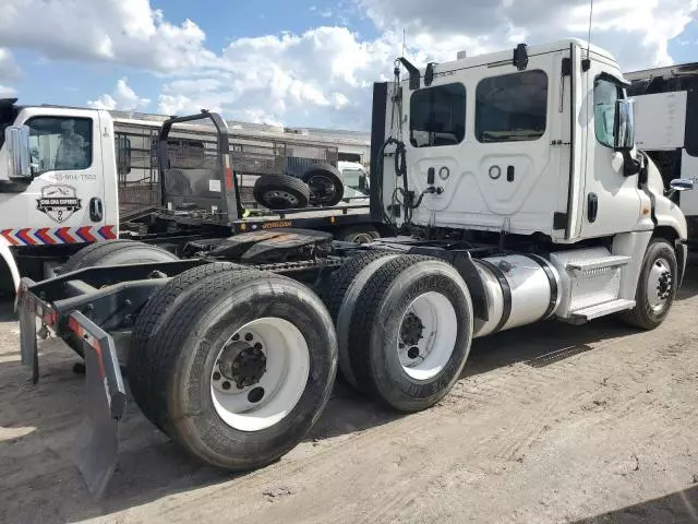 2020 Freightliner Cascadia 125