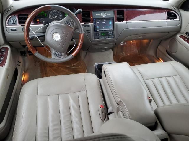 2003 Lincoln Town Car Signature