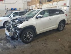 Salvage cars for sale at auction: 2018 Toyota Highlander SE