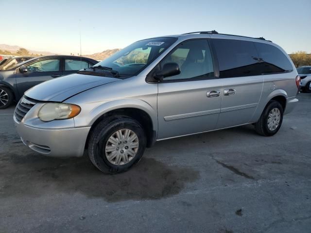 2005 Chrysler Town & Country LX