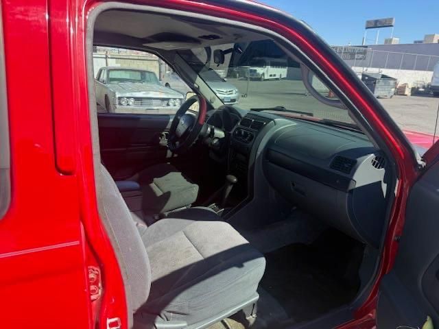 2004 Nissan Frontier Crew Cab XE V6