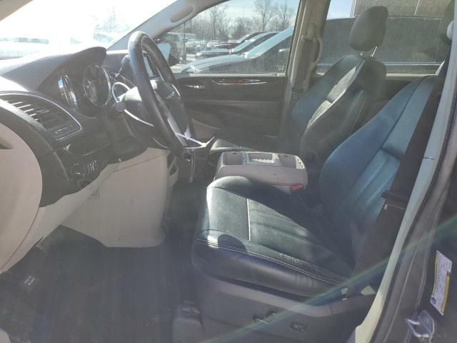 2016 Chrysler Town & Country Touring