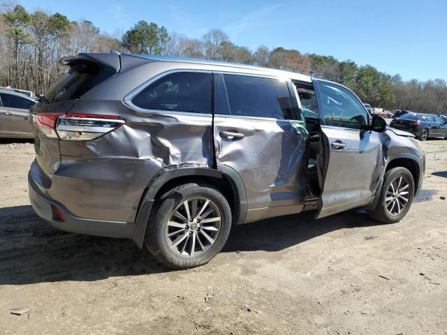 2017 Toyota Highlander SE