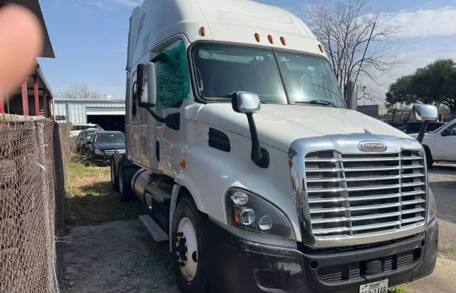 2016 Freightliner Cascadia 113