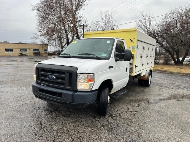 2017 Ford Econoline E450 Super Duty Cutaway Van