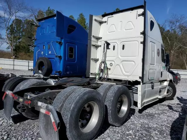 2020 Freightliner Cascadia 126