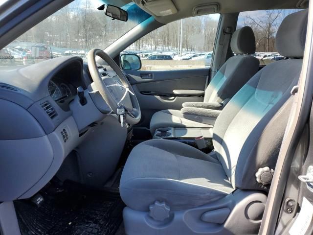 2004 Toyota Sienna CE