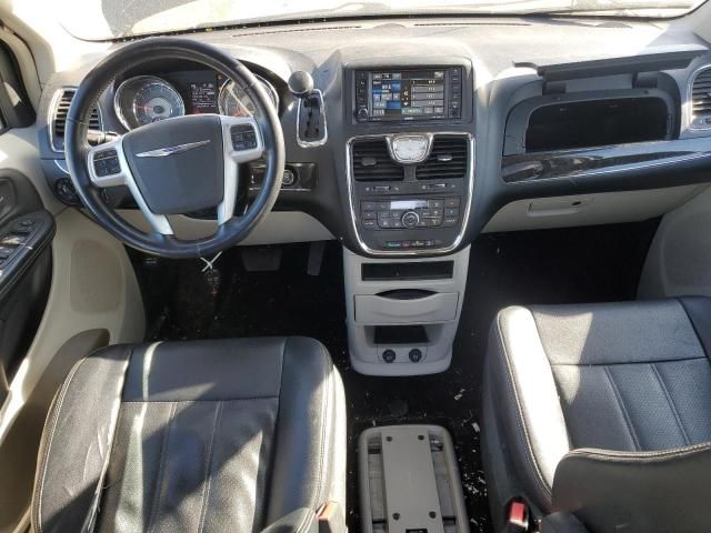 2013 Chrysler Town & Country Touring L