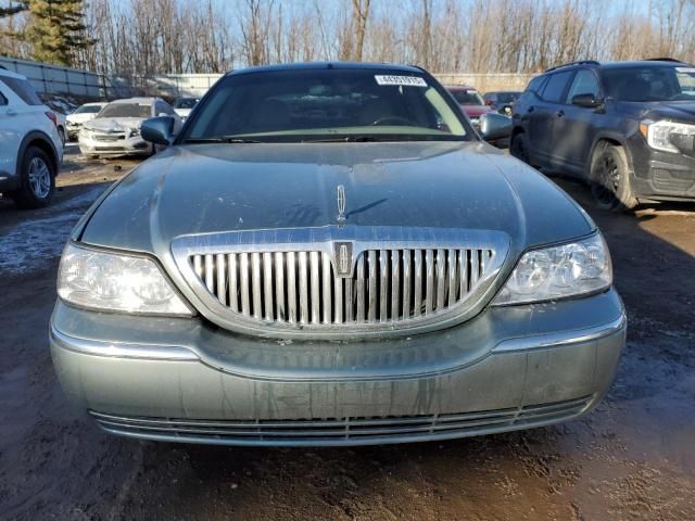 2006 Lincoln Town Car Signature Limited