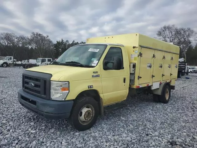 2018 Ford Econoline E450 Super Duty Cutaway Van