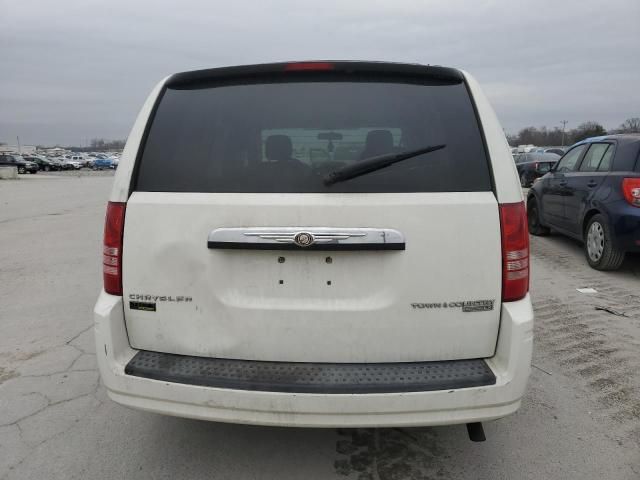 2010 Chrysler Town & Country LX