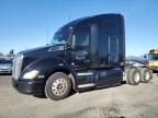 2015 Kenworth T680 Semi Truck