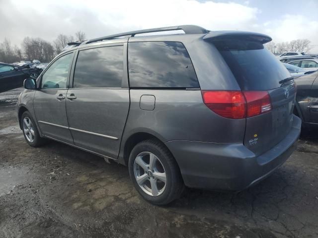 2004 Toyota Sienna LE