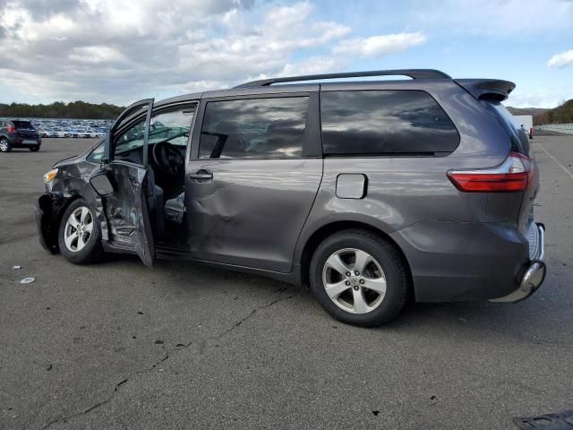 2017 Toyota Sienna LE