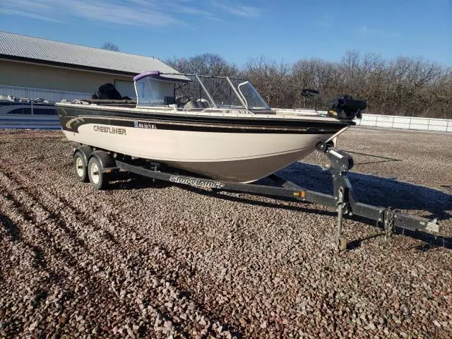 2000 Crestliner Boat