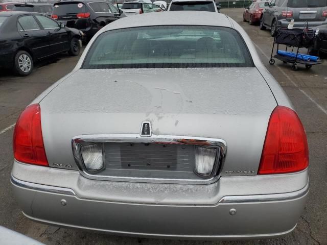 2003 Lincoln Town Car Signature