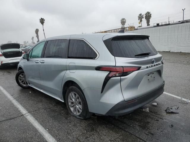 2022 Toyota Sienna XLE