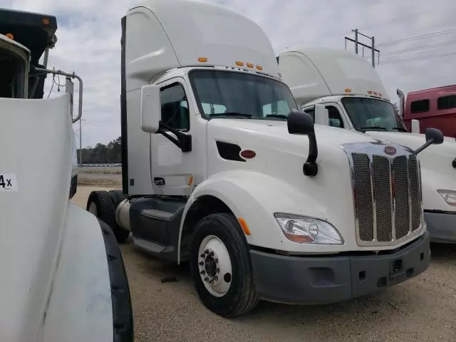 2015 Peterbilt 579