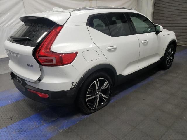 2023 Volvo XC40 Core