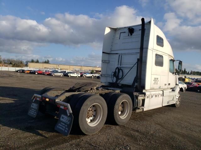 2009 Volvo VN Semi Truck