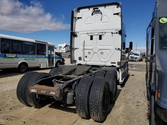 2012 Freightliner Cascadia 125