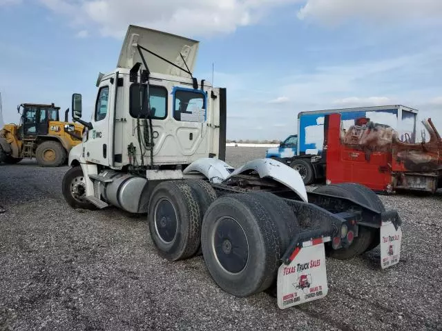 2018 Freightliner Cascadia 126