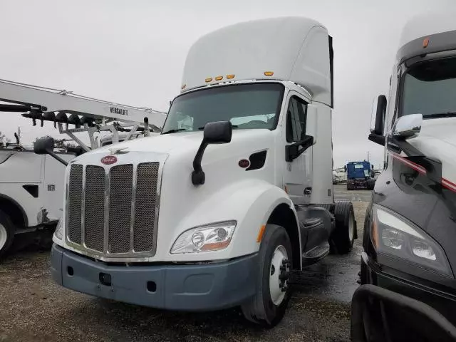 2015 Peterbilt 579