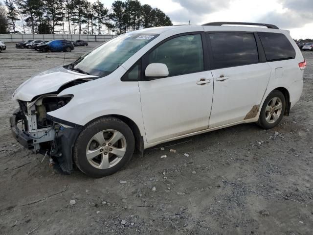 2014 Toyota Sienna LE