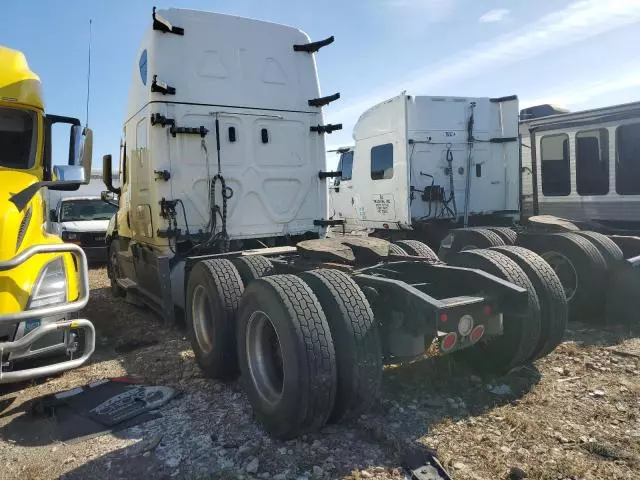 2021 Freightliner Cascadia 126