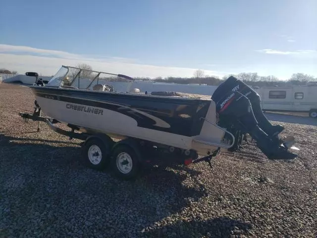 2000 Crestliner Boat