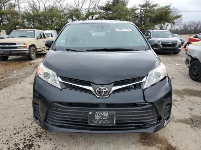 2019 Toyota Sienna LE