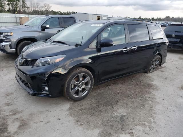 2020 Toyota Sienna SE