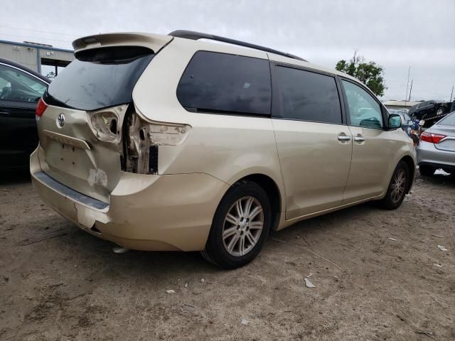 2013 Toyota Sienna LE