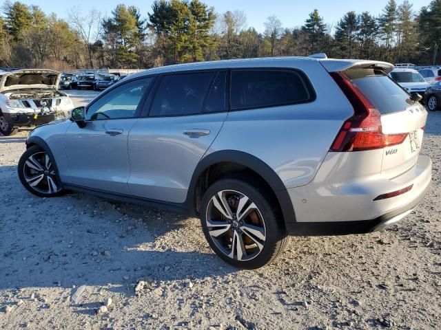 2023 Volvo V60 Cross Country Plus