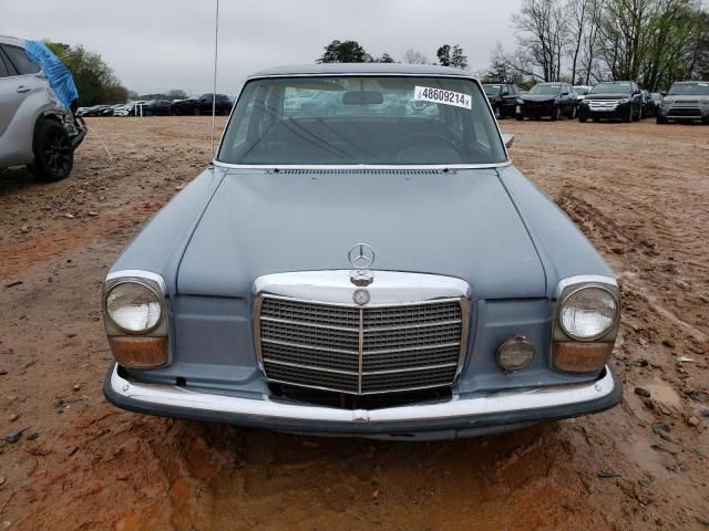 1971 Mercedes-Benz 220D