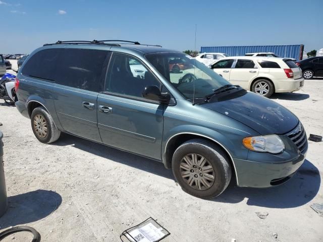 2005 Chrysler Town & Country LX