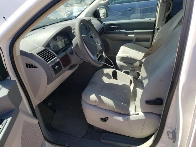 2009 Chrysler Town & Country LX