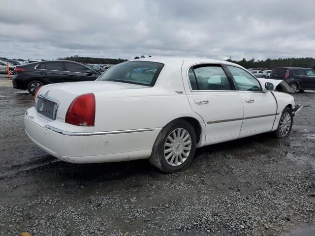 2005 Lincoln Town Car Signature Limited