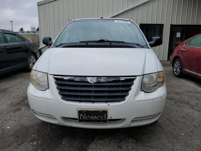 2006 Chrysler Town & Country LX