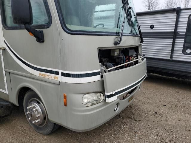 2004 Fleetwood 2004 Workhorse Custom Chassis Motorhome Chassis W2