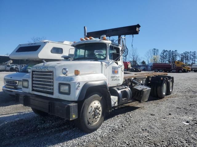 2000 Mack 600 RD600