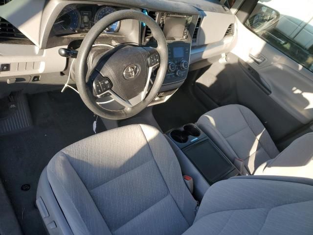 2019 Toyota Sienna LE