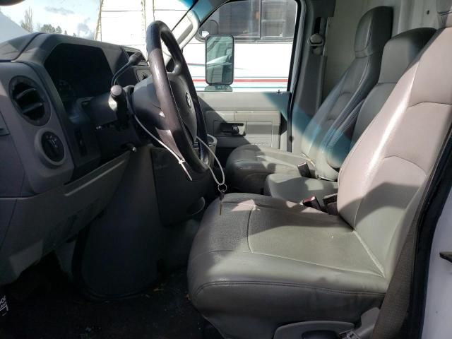 2009 Ford Econoline E450 Super Duty Cutaway Van