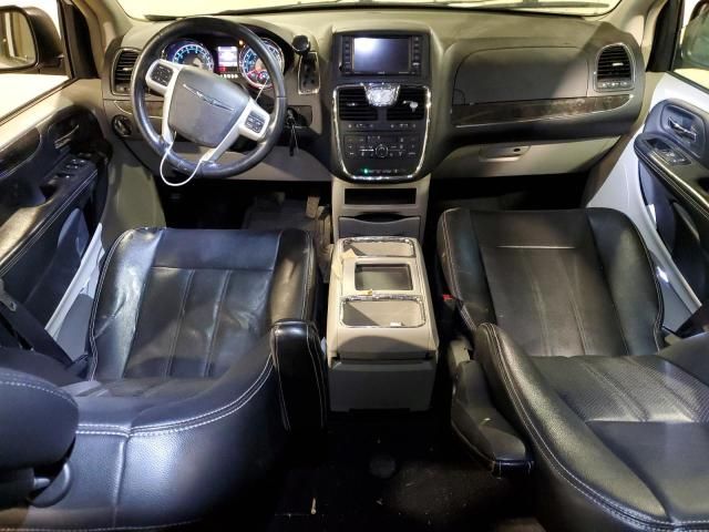 2014 Chrysler Town & Country Touring L