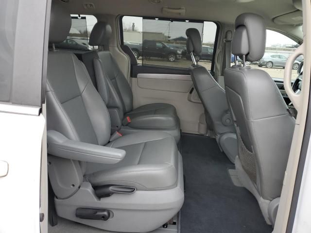 2013 Volkswagen Routan SE