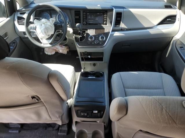 2018 Toyota Sienna LE