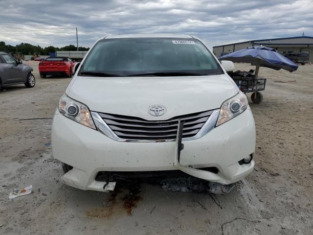 2017 Toyota Sienna XLE